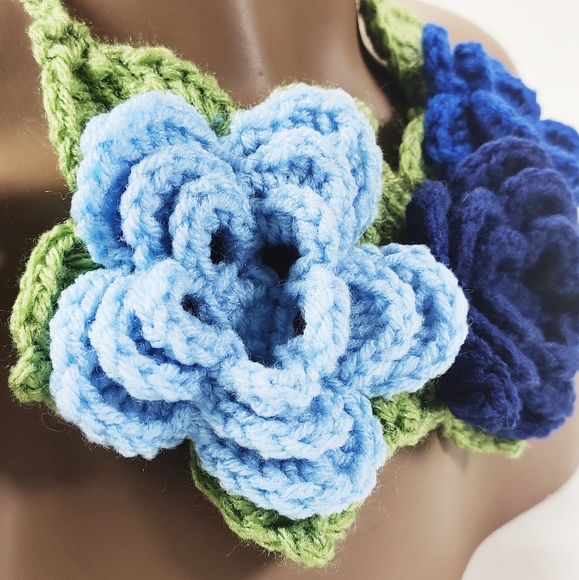 🌺Blue Spring Flowered Necklace🌺 - Picture 2 of 3